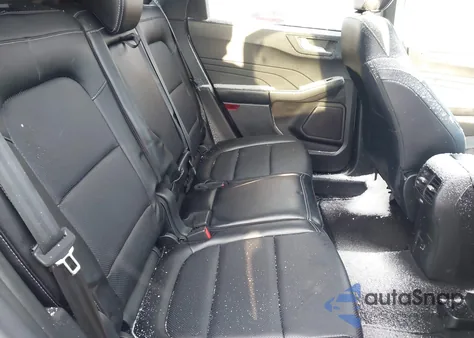 2022 Ford Escape Titanium z USA, uszkodzony, nr VIN 1FMCU9J99NUA83930